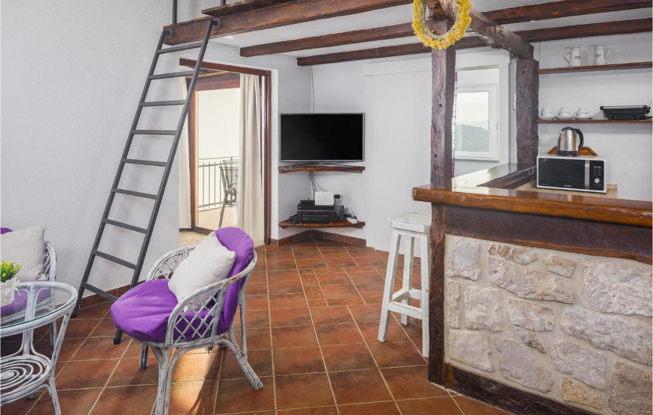 Nice Home In Buzet With Sauna Bagian luar foto